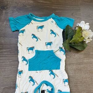 Kyte BABY Teal and White Horse Print Bodysuit